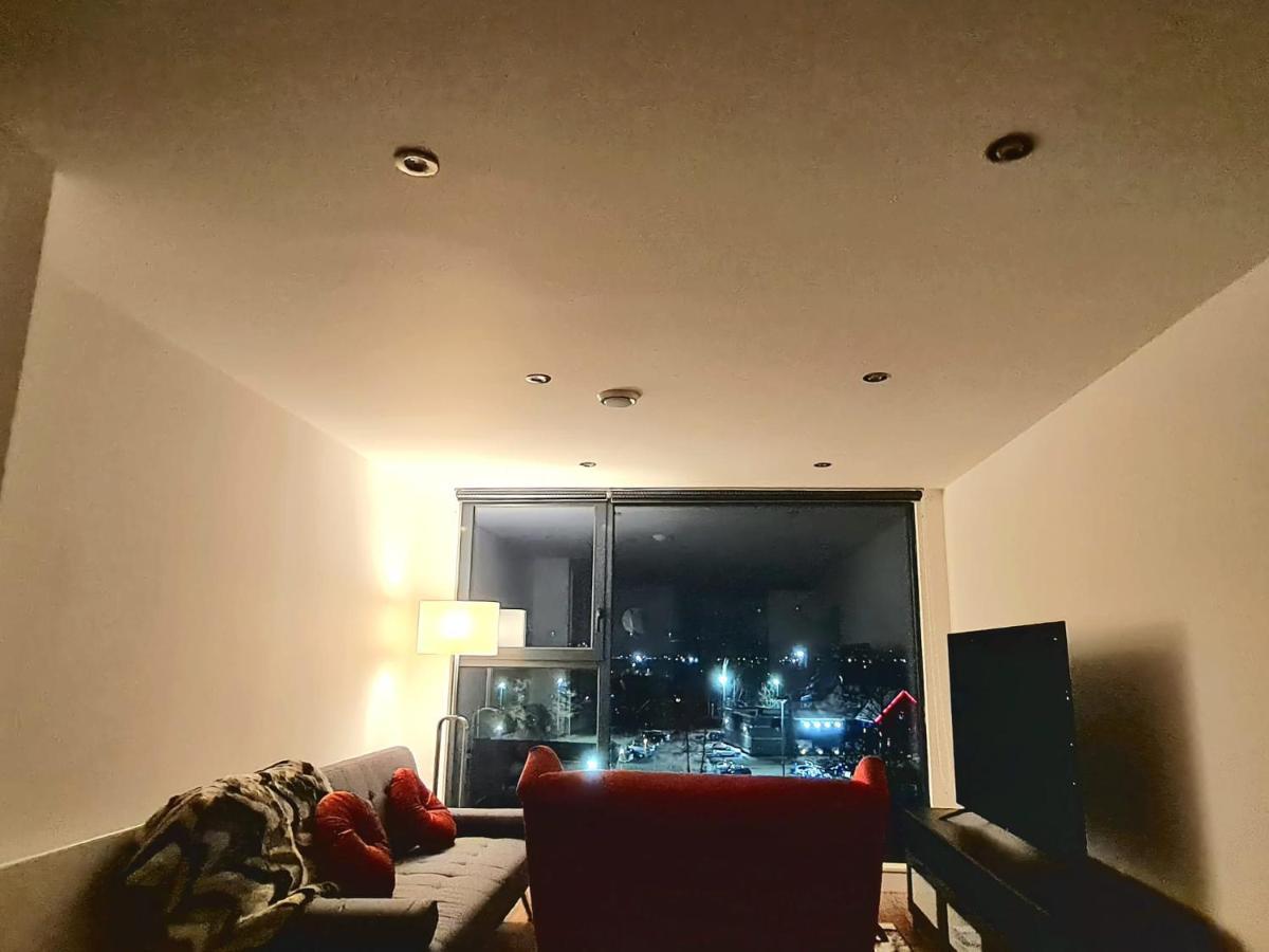 1-Bedroom Aprt In Salford- Freeparking- Sleeps3 Μάντσεστερ Εξωτερικό φωτογραφία
