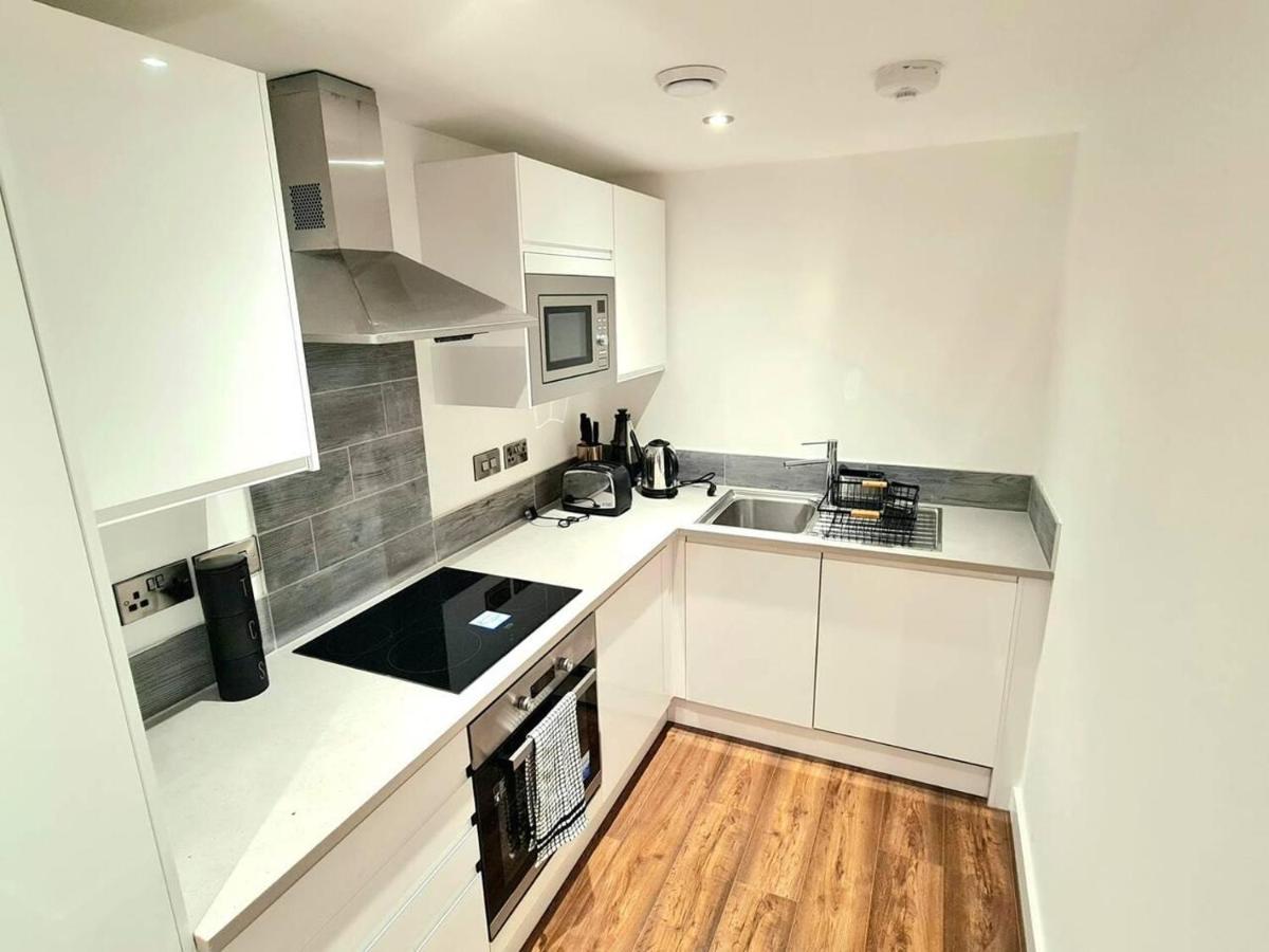 1-Bedroom Aprt In Salford- Freeparking- Sleeps3 Μάντσεστερ Εξωτερικό φωτογραφία